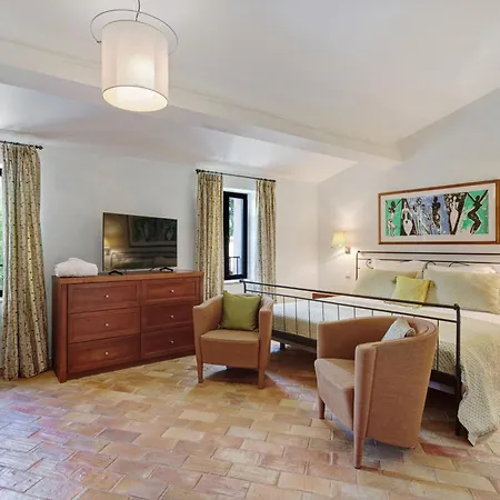 Villa Mas De La Tour *