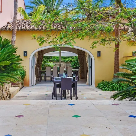 Villa Mas De La Tour