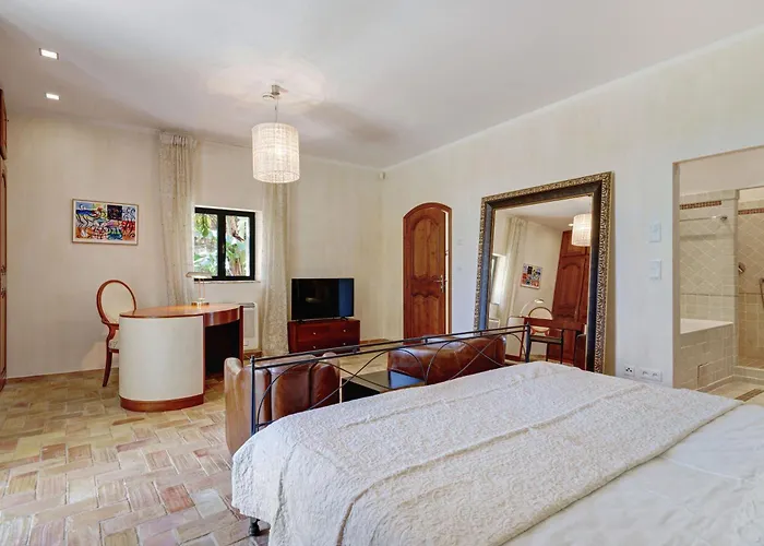 Mas De La Tour Villa