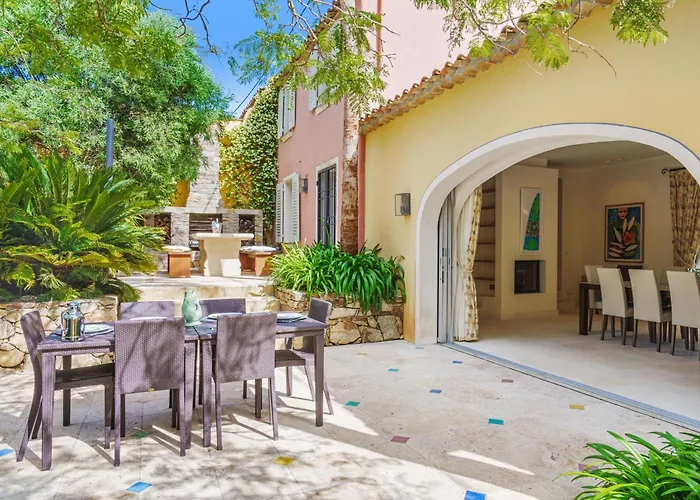 Villa Mas De La Tour